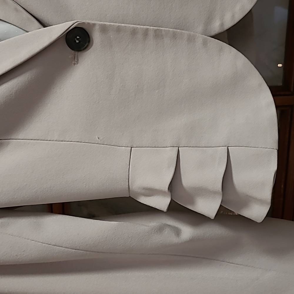 Ruffled Blazer - Picture 3 of 5